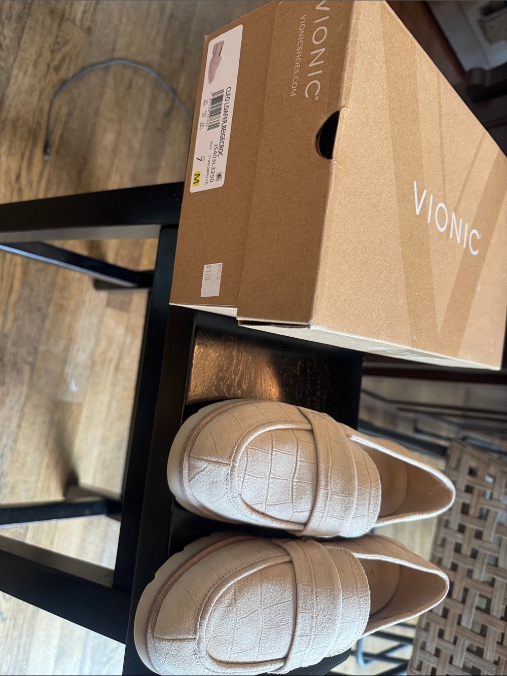 Vionic Women’s Light Beige Quilted Slip-On Moccasins